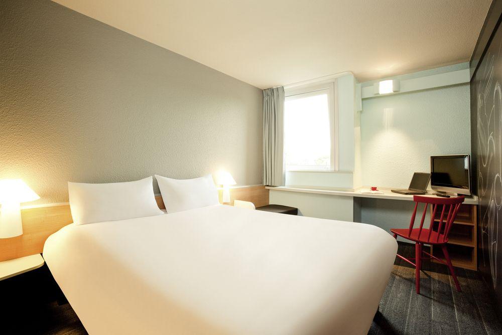 Hotel Ibis Paris Gennevilliers Esterno foto