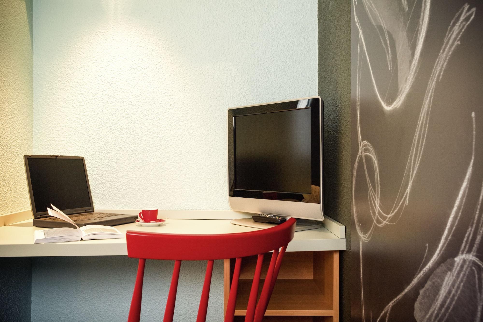 Hotel Ibis Paris Gennevilliers Esterno foto