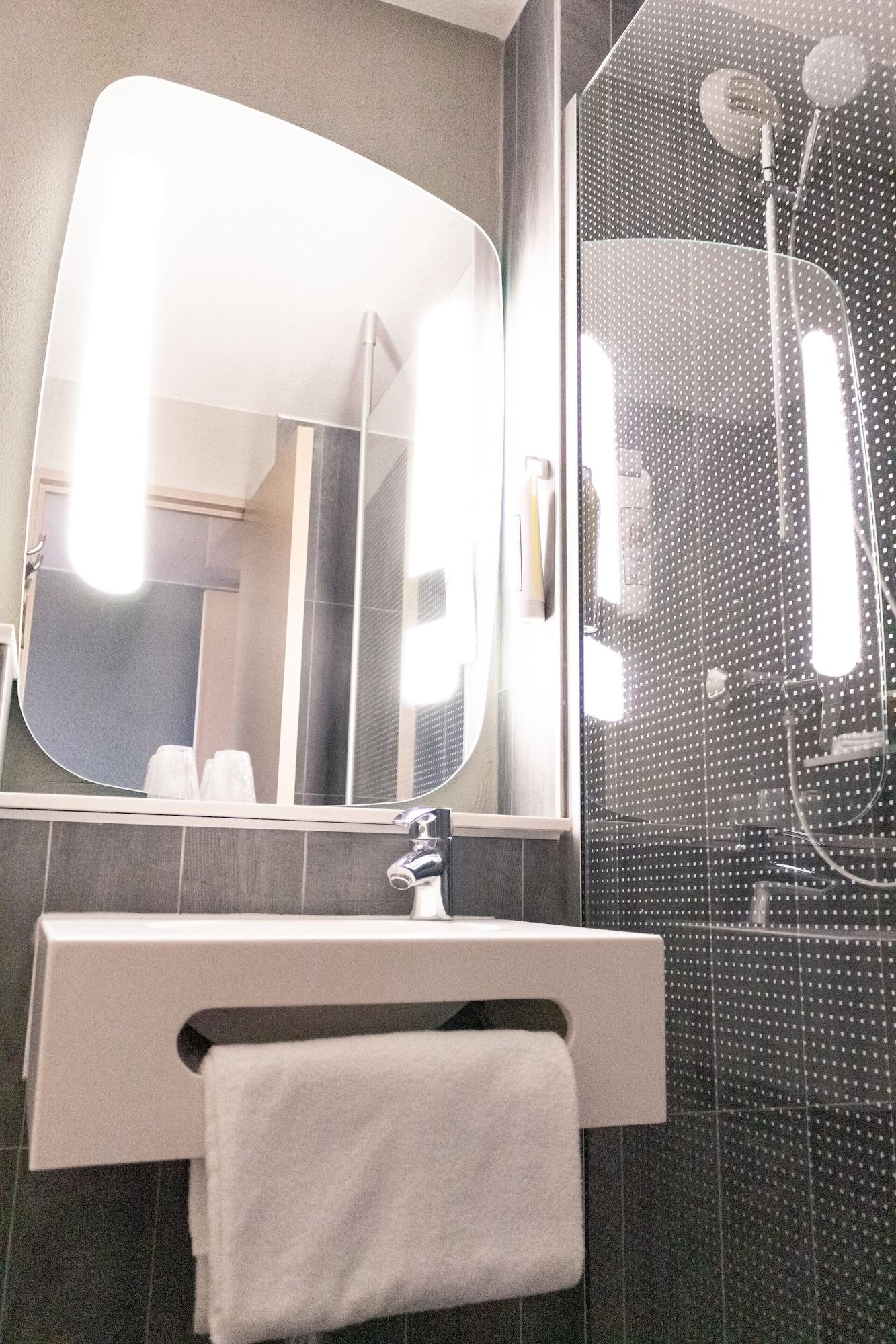 Hotel Ibis Paris Gennevilliers Esterno foto