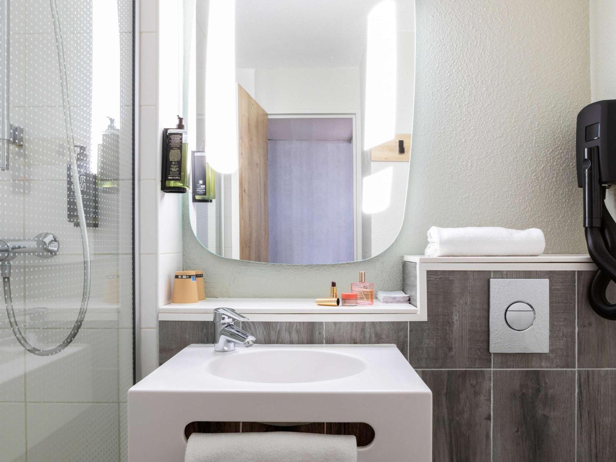 Hotel Ibis Paris Gennevilliers Esterno foto