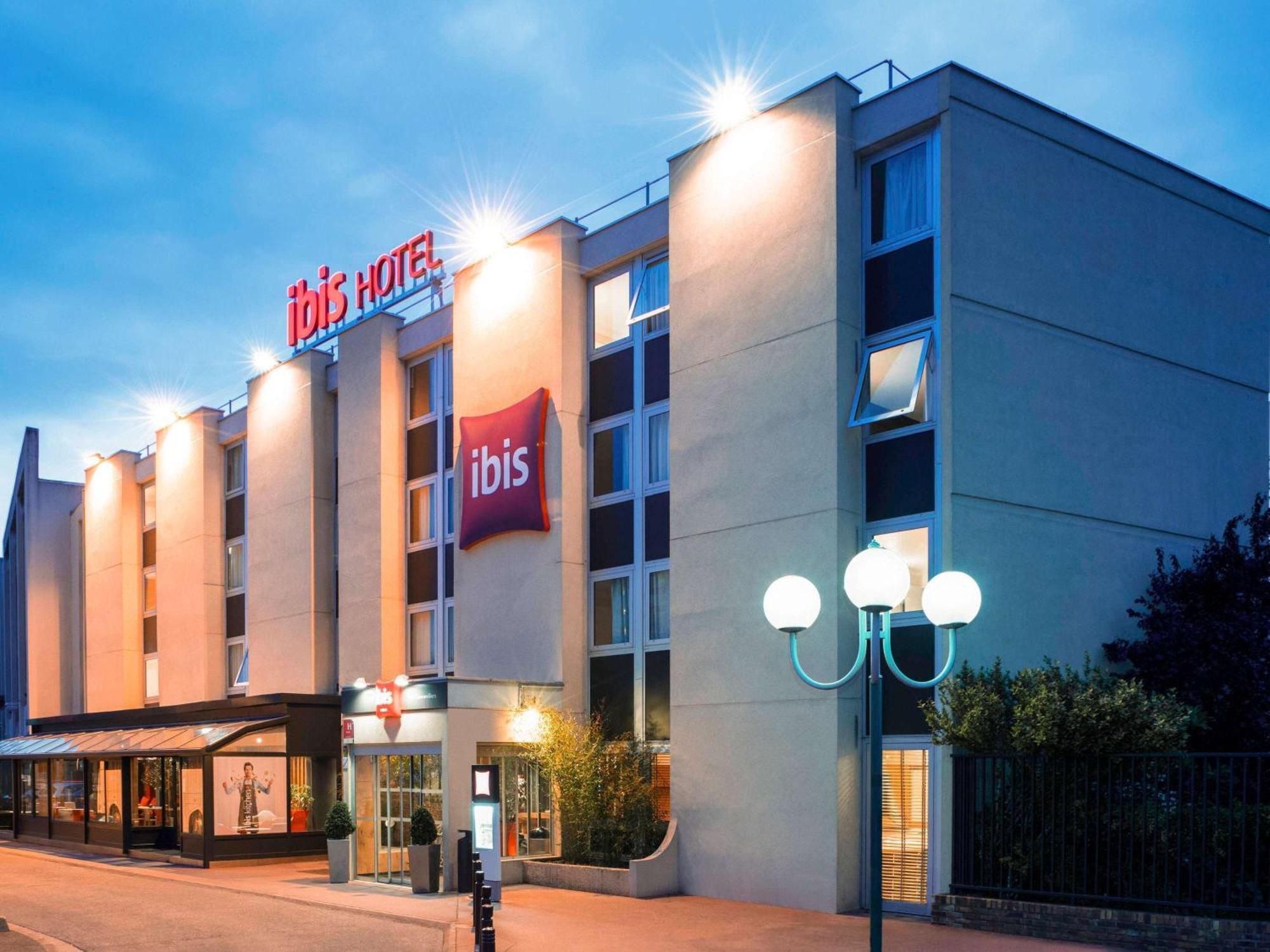 Hotel Ibis Paris Gennevilliers Esterno foto